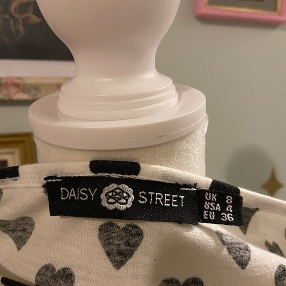 White smock babydoll asos dress with black heart pattern by Daisy Street size 4 - Picture 5 of 8